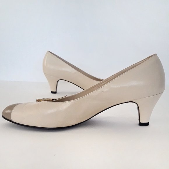 Vintage 60s/70s Ivory Fine Leather Short Heel Pumps Size 8.5 - Picture 4 of 16